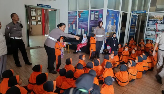 Ditlantas Polda Riau Tanamkan Kesadaran Tertib Lalu Lintas Sejak Dini