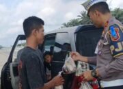 Polantas Menyapa dan Jum’at Barokah, Ditlantas Polda Riau Edukasi Keselamatan di Tol Permai