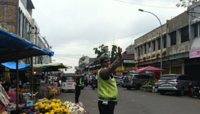 Jelang Imlek 2026, Satlantas Polresta Pekanbaru Intensif Atur Lalin di Pasar Sago