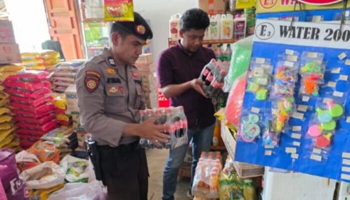 Sambut Ramadan, Polsek Sungai Mandau dan Satpol PP Gelar Razia Miras dan Produk Kedaluwarsa