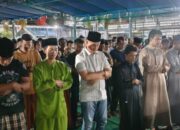 Pererat Kebersamaan, Kalapas dan Jajaran Tarawih Bersama Ratusan Warga Binaan