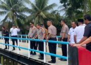 Jelang Peresmian, Kapolda Riau Cek Langsung Jembatan Merah Putih Presisi di Kampar