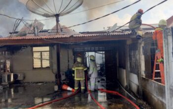 Kebakaran Hebat Landa Asrama Polisi di Pekanbaru, Dua Rumah Dinas Ludes Terbakar