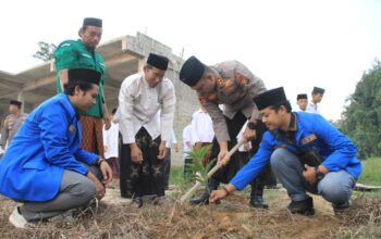 Gerakan Santri Hijau di Rengat Barat, Kapolres Inhu Perkuat Green Policing